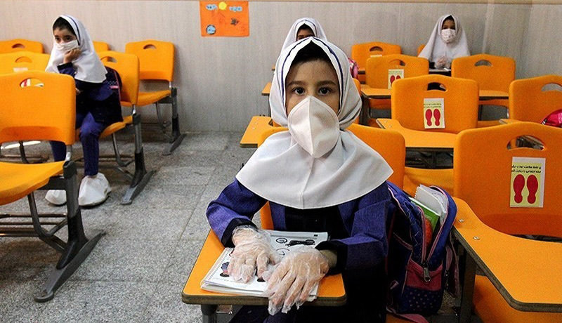 پنجره‌ کلاس‌ها باز باشد و دانش‌آموزان با لباس گرم بیایند