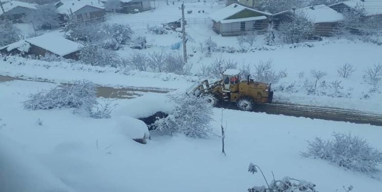 انسداد ۱۴ جاده به دلیل نبود ایمنی و کولاک برف