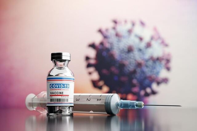بیماران کرونایی می‌توانند واکسن بزنند؟