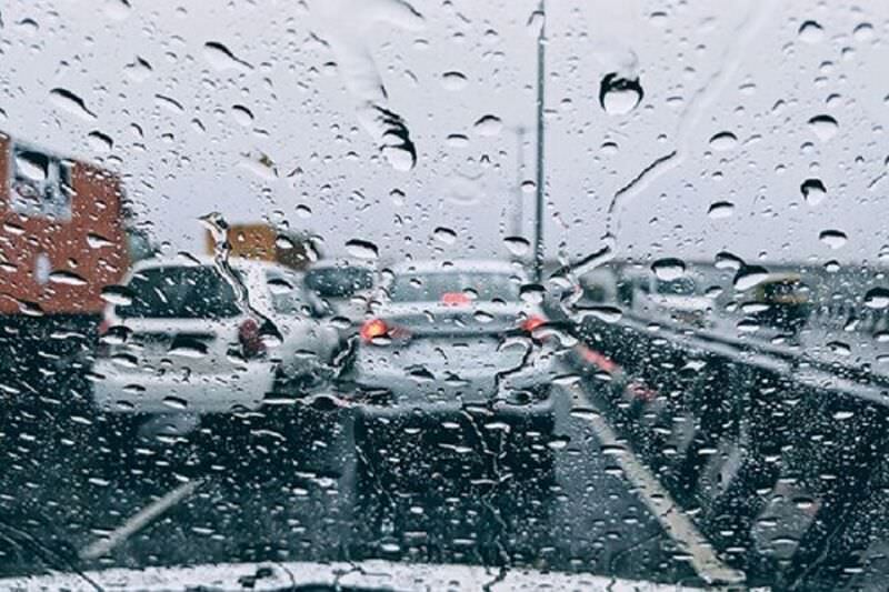 توصیه‌ های ایمنی برای رانندگی در هوای بارانی