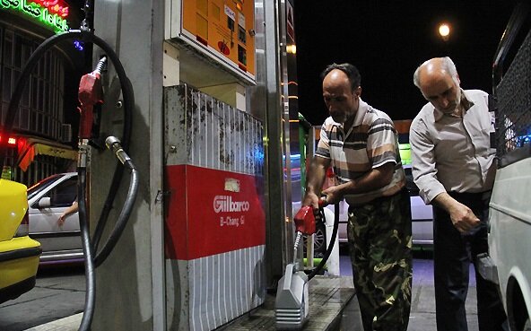 واکنش وزیر اقتصاد به خبر افزایش قیمت بنزین